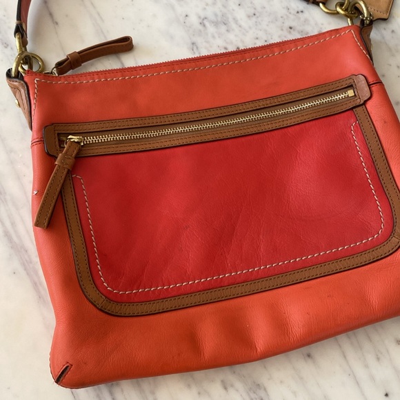 Coach Poppy Leather Colourblock Perri Hippie Convertible Bag- Vermillion 22432 - Picture 4 of 9